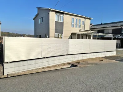 ブロック塀 （化粧ブロック） 太陽エコブロックス 普通CB  アルミ形材 フェンス YKKAP シンプレオYL1型 横ルーバー 目隠し