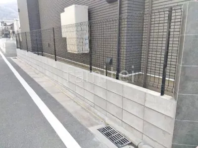 ブロック塀 （化粧ブロック） 太陽エコブロックス 普通CB  スチールメッシュ フェンス YKKAP イーネット3F型 スチール柱 境界・メッシュ