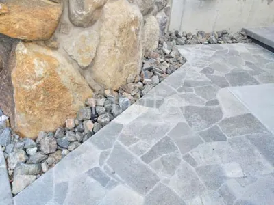 ロックガーデン 栗石敷き