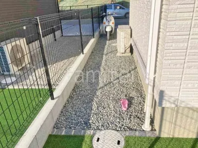 犬走り 防犯砂利敷き バラス砕石 防草シート加工