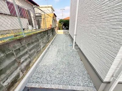 犬走り 防犯砂利敷き バラス砕石 防草シート加工