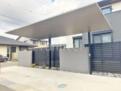 柱色 ブラック 屋根色 シャイングレーF