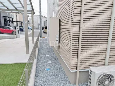 犬走り 防犯砂利敷き バラス砕石 防草シート加工