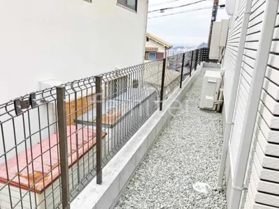 犬走り 防犯砂利敷き バラス砕石 防草シート加工