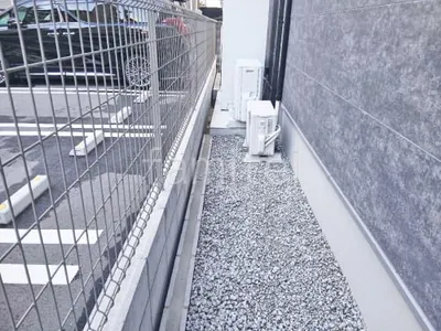 犬走り 防犯砂利敷き バラス砕石 防草シート加工