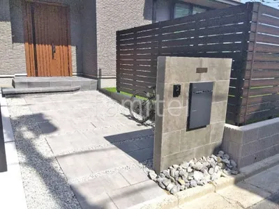 玄関アプローチ 床平板敷き ユニソン リビオ