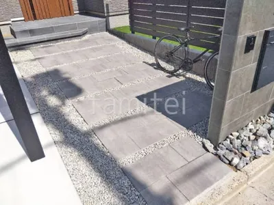 玄関アプローチ 床平板敷き ユニソン リビオ