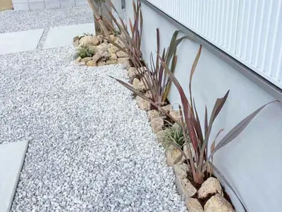 ロックガーデン 割栗石敷き 下草 植栽