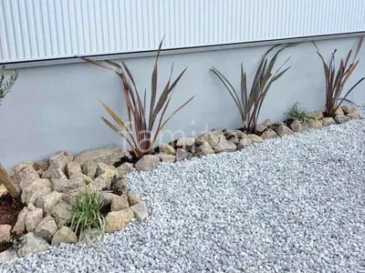 ロックガーデン 割栗石敷き 下草 植栽