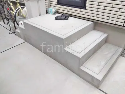 勝手口モルタル階段