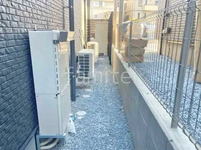 犬走り 防犯砂利敷き バラス砕石 防草シート加工