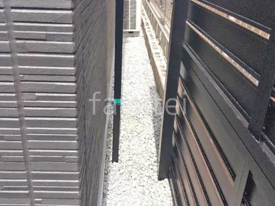 犬走り 防犯砂利敷き バラス砕石 防草シート加工