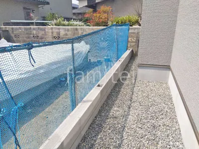 犬走り 防犯砂利敷き バラス砕石 防草シート加工