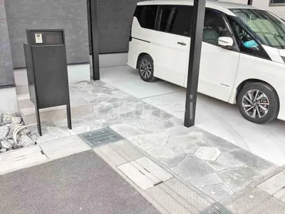 玄関アプローチ 床石貼り 乱形石 東洋石創 グリジオクォーツ