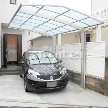 車の雨よけや日射対策にはカーポート♪