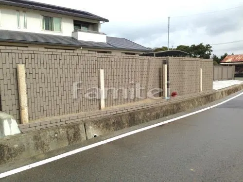 道路沿い レンガ積み花壇