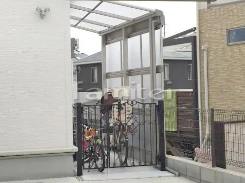 自転車バイク屋根 YKKAP ヴェクターテラス屋根(ベクター) 1階用 F型フラット屋根 目隠しパネル(前面 正面)2段 目板隙間ふさぎカバー 土間コンクリート