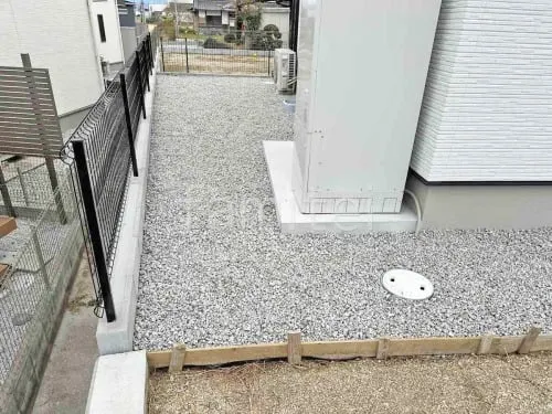 犬走り 防犯砂利敷き バラス砕石 防草シート加工