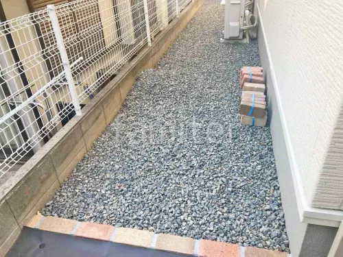 犬走り 防犯砂利敷き バラス砕石 防草シート加工