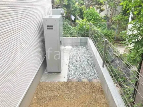 犬走り 防犯砂利敷き バラス砕石 防草シート加工