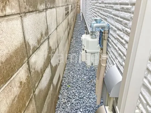 犬走り 防犯砂利敷き バラス砕石 防草シート加工
