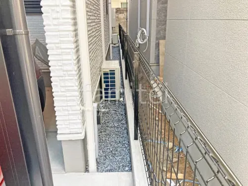 犬走り 防犯砂利敷き バラス砕石 防草シート加工
