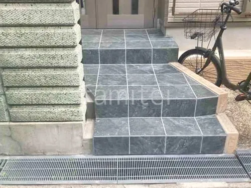玄関アプローチ階段 床タイル貼り LIXIL ベスパ