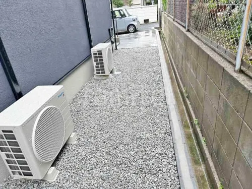 犬走り 防犯砂利敷き バラス砕石 防草シート加工