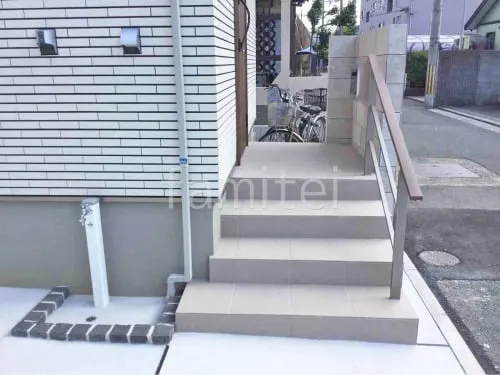 玄関アプローチ階段 床タイル貼り 施主支給