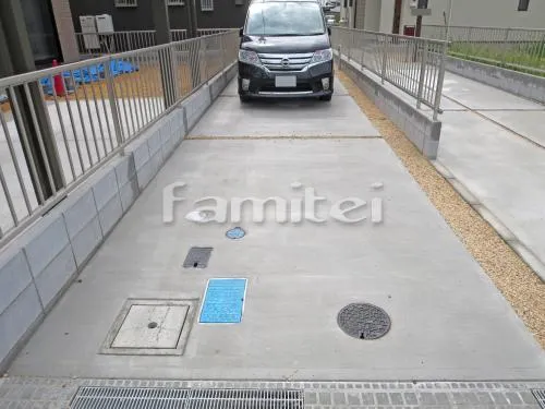 玄関アプローチ 床石貼り ユニソン リビオ ブラウン