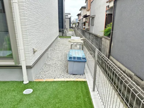 人工芝 防草シート加工 マツモト 人工芝 30mm の外構施工例