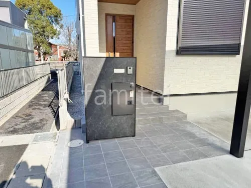 機能門柱 YKKAP ルシアスウォールRJ01型 玄関アプローチ 床タイル貼り リビエラ エイ・ロック