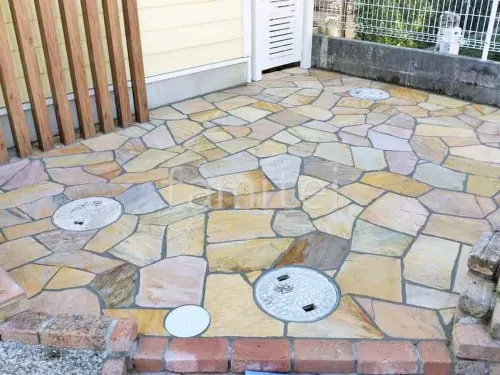 玄関アプローチ 床石貼り 乱形石 石英岩