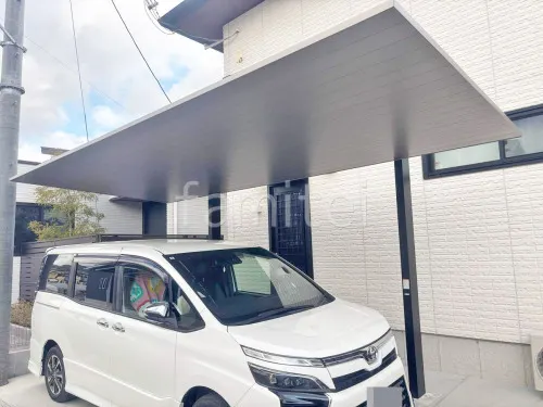 柱色 ブラック 屋根色 シャイングレーF