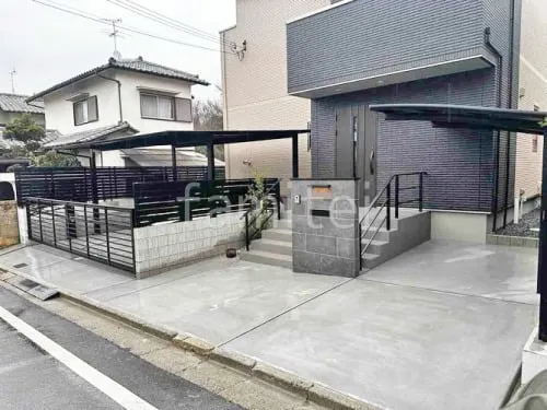 新築シンプル セミクローズ外構