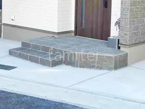 玄関アプローチ階段 床タイル貼り LIXIL グレイスランド