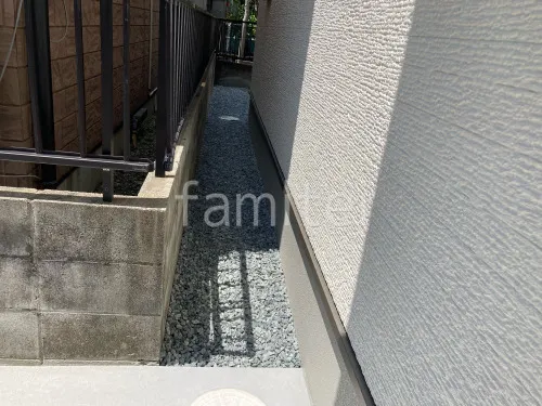 犬走り 防犯砂利敷き バラス砕石 防草シート加工