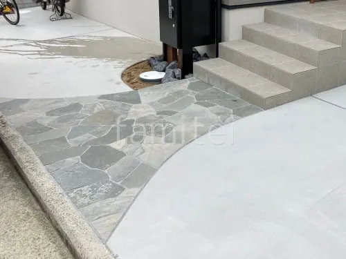 玄関アプローチ床 石貼り 乱形石 石英岩