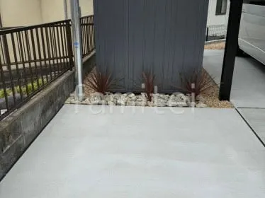 駐車場ガレージ床 土間コンクリート 植栽 下草 ロックガーデン 割栗石敷き