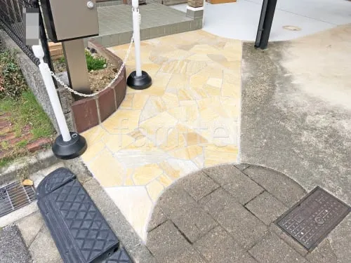 玄関アプローチ 床石貼り 乱形石 石英岩