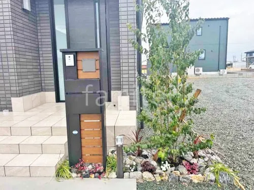 シンボルツリー ソヨゴ 常緑樹 植栽 ロックガーデン 割栗石敷き