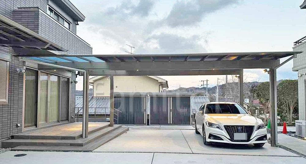 三協アルミ　スカイリード　カーポート　ブラックポリカ　施工例