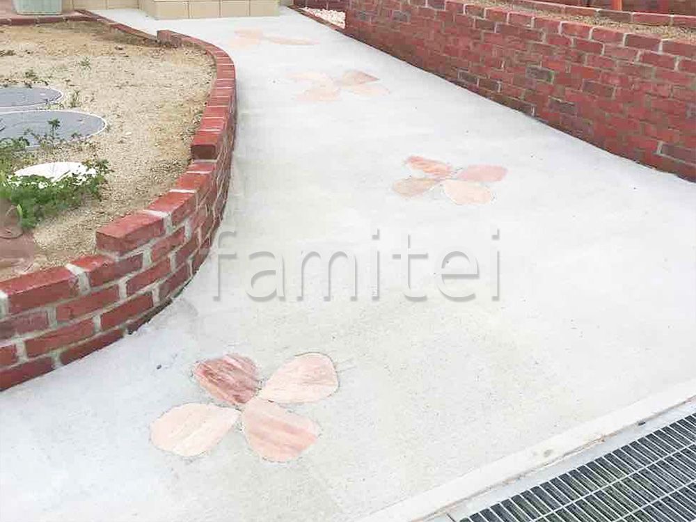 花　乱形石　アプローチ　施工例