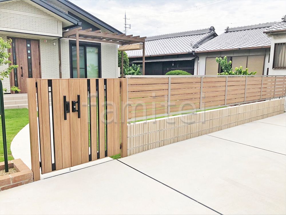 LIXIL　チェリーウッド色　門扉　施工例