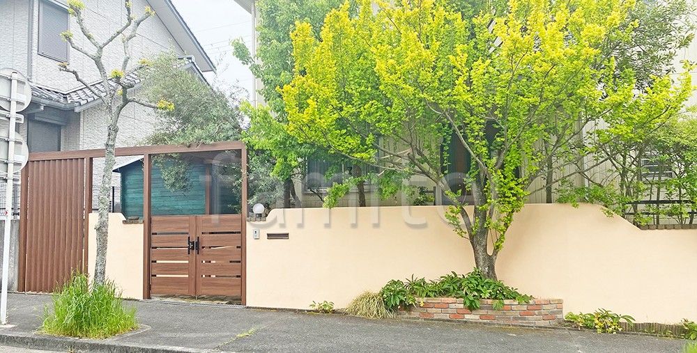 塗り壁門柱　施工例　ベージュ