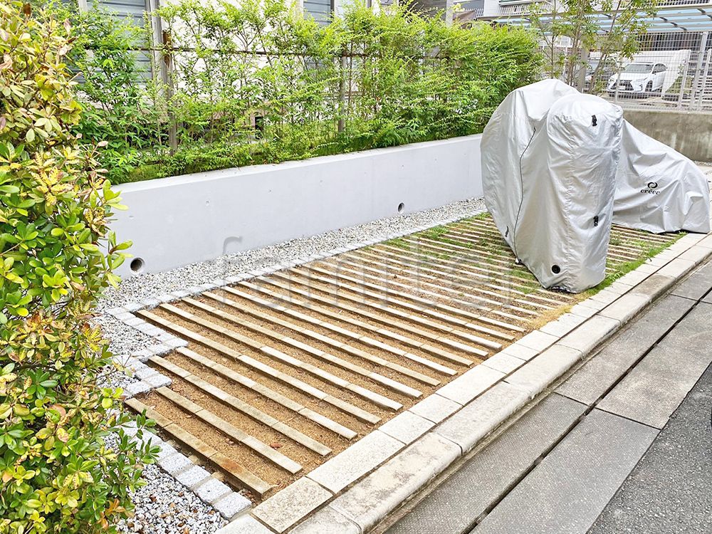 ピンコロ石　駐車場　見切り　施工例