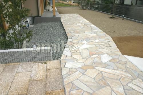 自然石乱形貼り　アプローチ