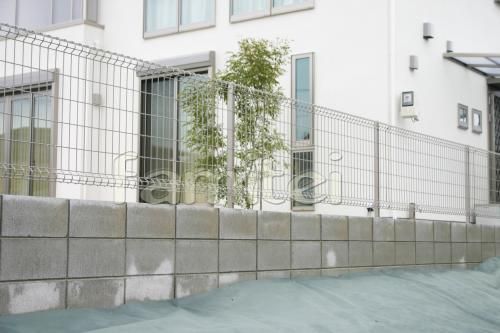 境界フェンス　施工例 シンプル