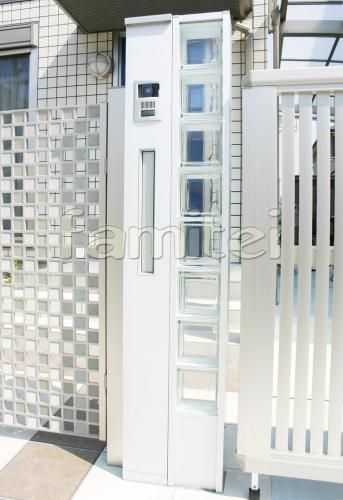 機能門柱 TOEX ウィルモダンスリム ガラスブロック