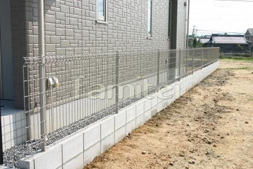 境界フェンス　施工例 シンプル